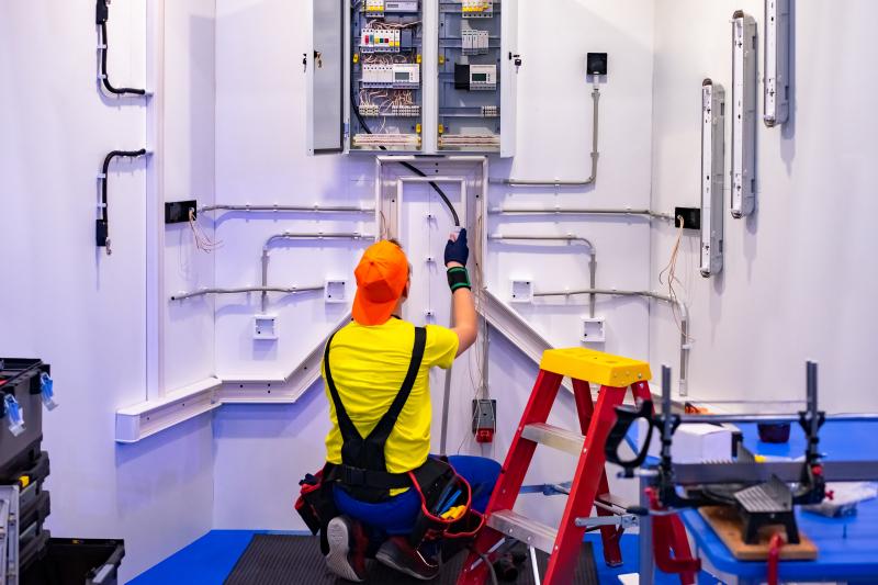 L'&eacute;lectricit&eacute; industrielle, enjeux et solutions pour les entreprises